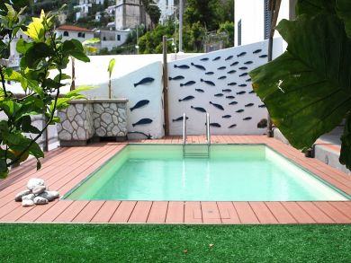 Private villa sleeps 6 in Praiano with pool by the Sea